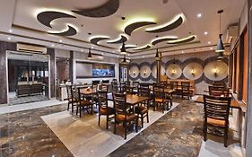 Le Crescent Hotel By Trot, Indirapuram